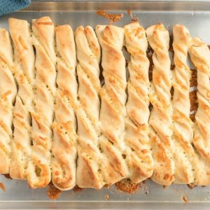 Cheesy-Breadsticks-9